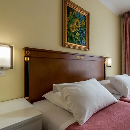 Churchill Hotel