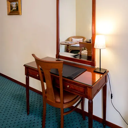 Churchill Hotel