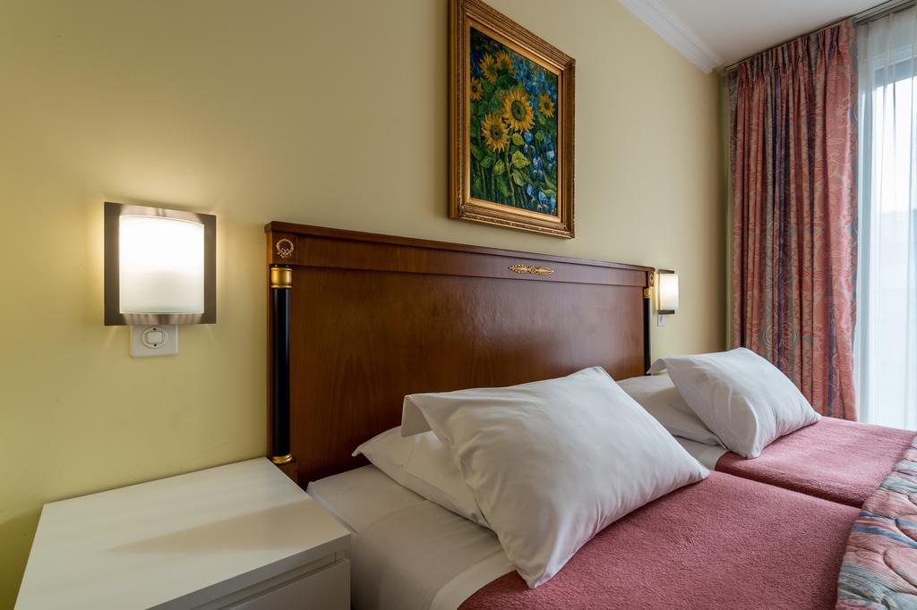 Churchill Hotel